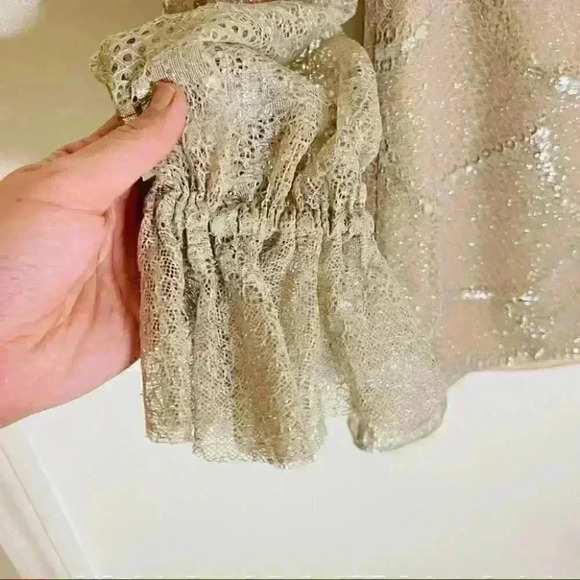 Alexis Kylie Lace Cold Shoulder Top in Blush Nude Metallic Size Small - Picture 8 of 10